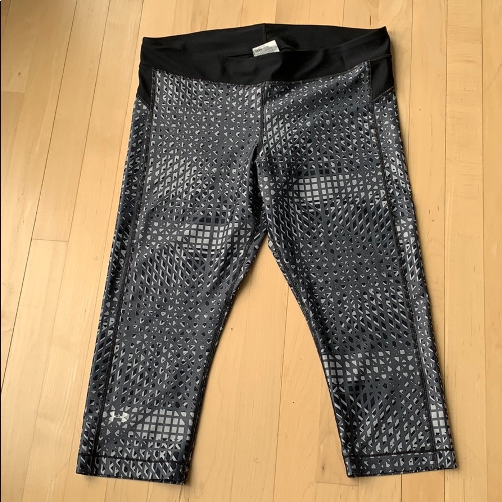 Under Armour cropped yoga exercise pants